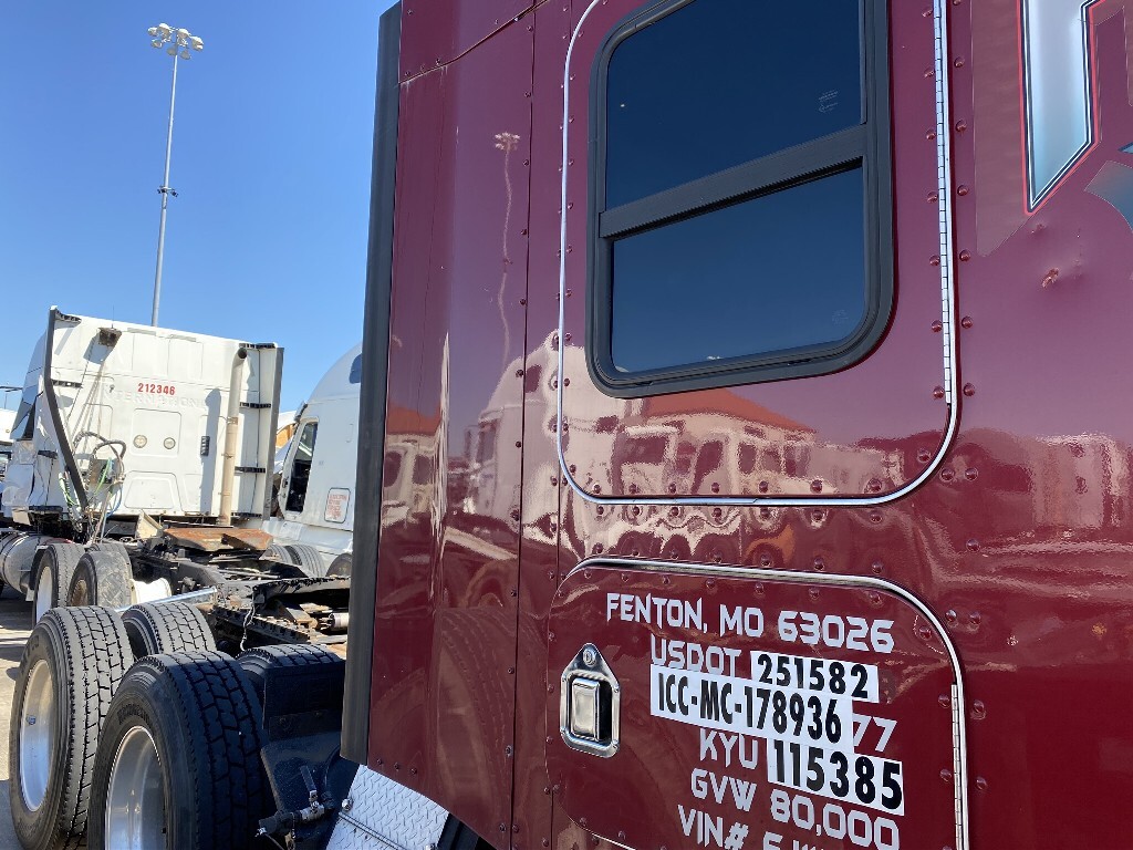 Kenworth T Sleeper Fairing In Crandall Tx