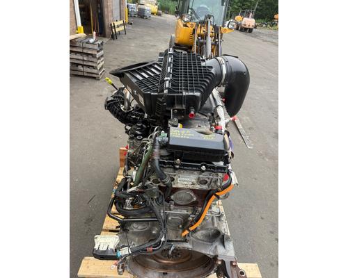 Detroit DD13 Engine Assembly