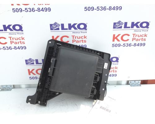 number 376 10月12日 FREIGHTLINER CASCADIA 123 FUSE BOX OEM# A06-90283-000 in