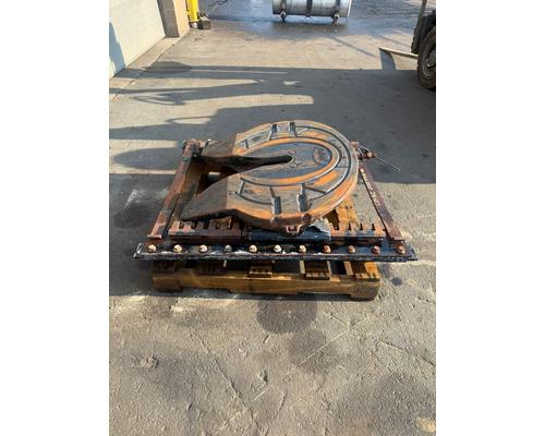 Holland VNL Fifth Wheel