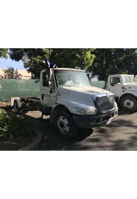 INTERNATIONAL 4200 Complete Vehicle
