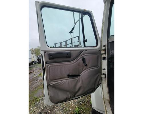 INTERNATIONAL 4700 Cab