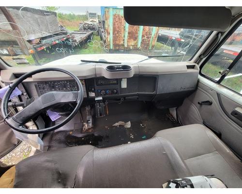 INTERNATIONAL 4700 Cab