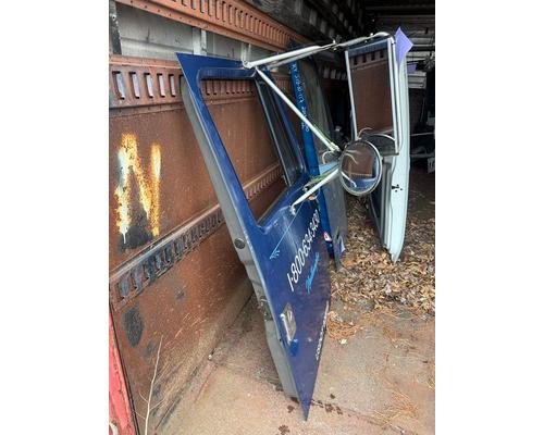 INTERNATIONAL 4900 Door Assembly, Front