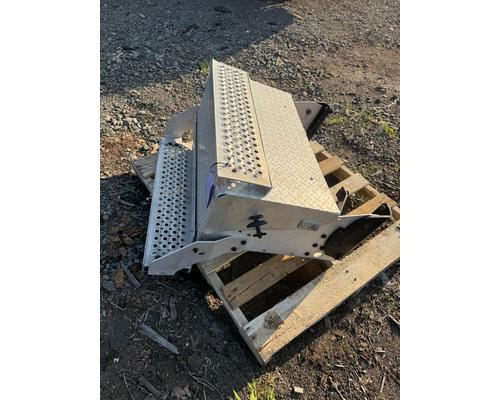 INTERNATIONAL 7400 Battery Box