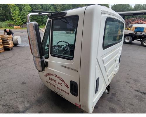INTERNATIONAL 7400 Cab