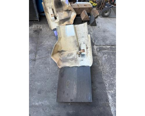 INTERNATIONAL 7400 Fender Extension