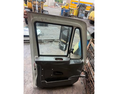 INTERNATIONAL 7600 Door Assembly, Front