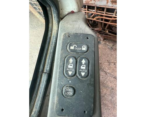INTERNATIONAL 7600 Door Assembly, Front