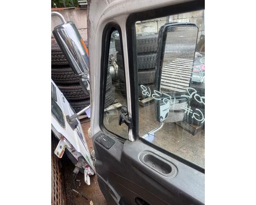 INTERNATIONAL 7600 Door Assembly, Front