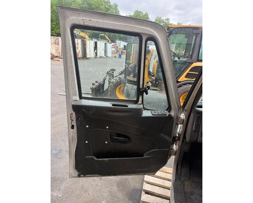 INTERNATIONAL 7600 Door Assembly, Front