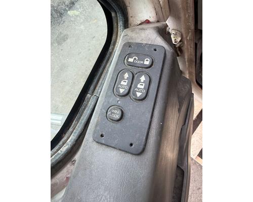 INTERNATIONAL 7600 Door Assembly, Front