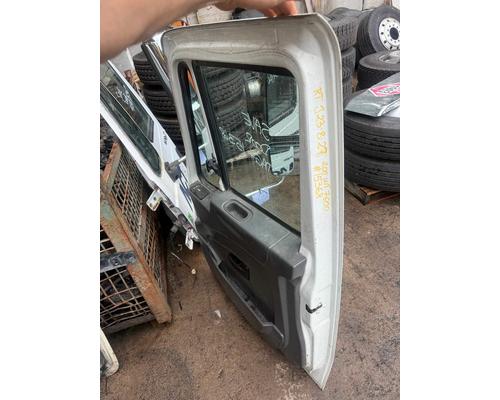INTERNATIONAL 7600 Door Assembly, Front