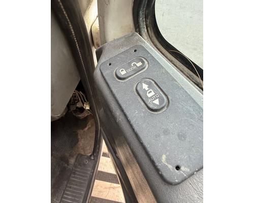 INTERNATIONAL 7600 Door Assembly, Front