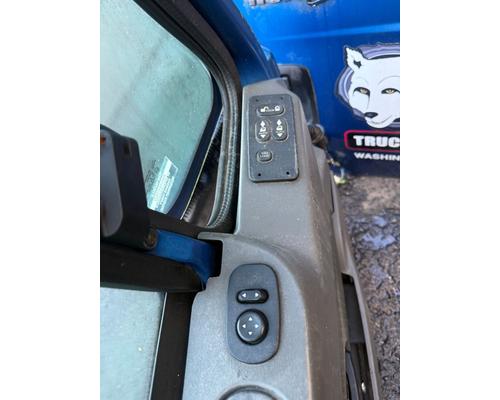 INTERNATIONAL 7600 Door Assembly, Front