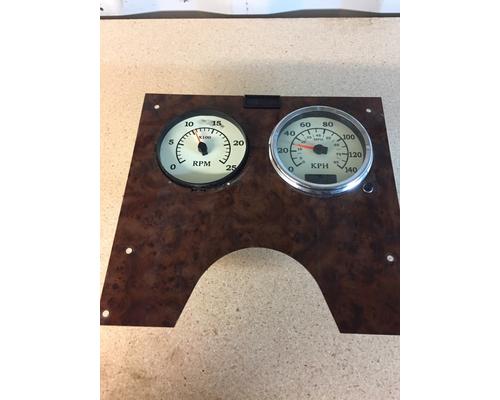 INTERNATIONAL Instrument Cluster OEM# 3570382C2 in