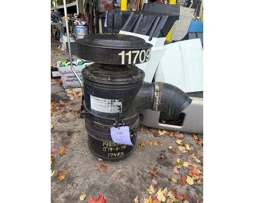 MACK DM685SX Air Cleaner