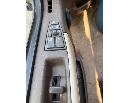 VOLVO VNL Door Assembly, Front