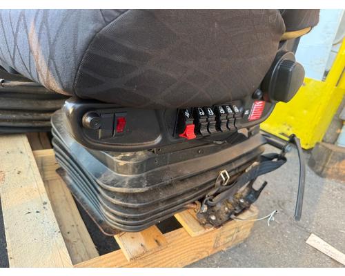 VOLVO VNL Seat, Front