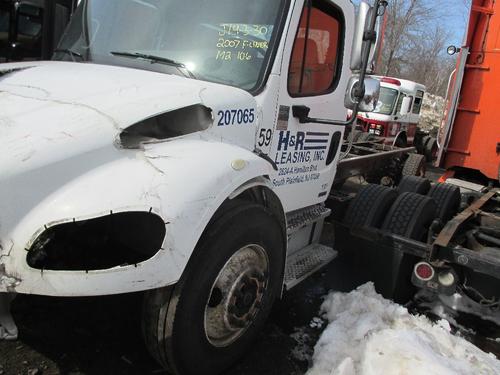 FREIGHTLINER M2 106