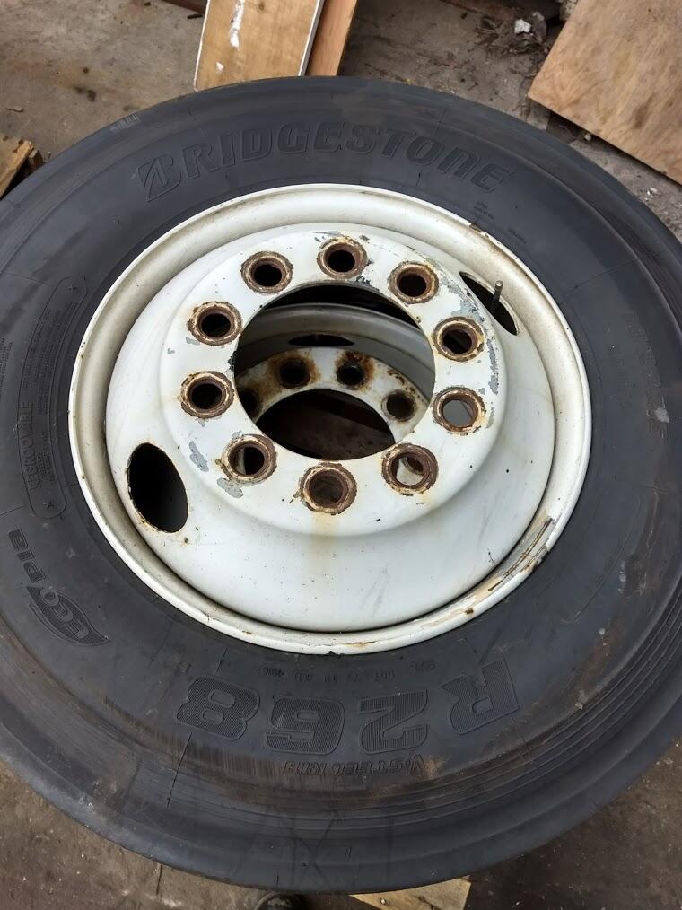 10r22-5-bridgestone-268-tire-and-rim-in-enfield-ct-10757