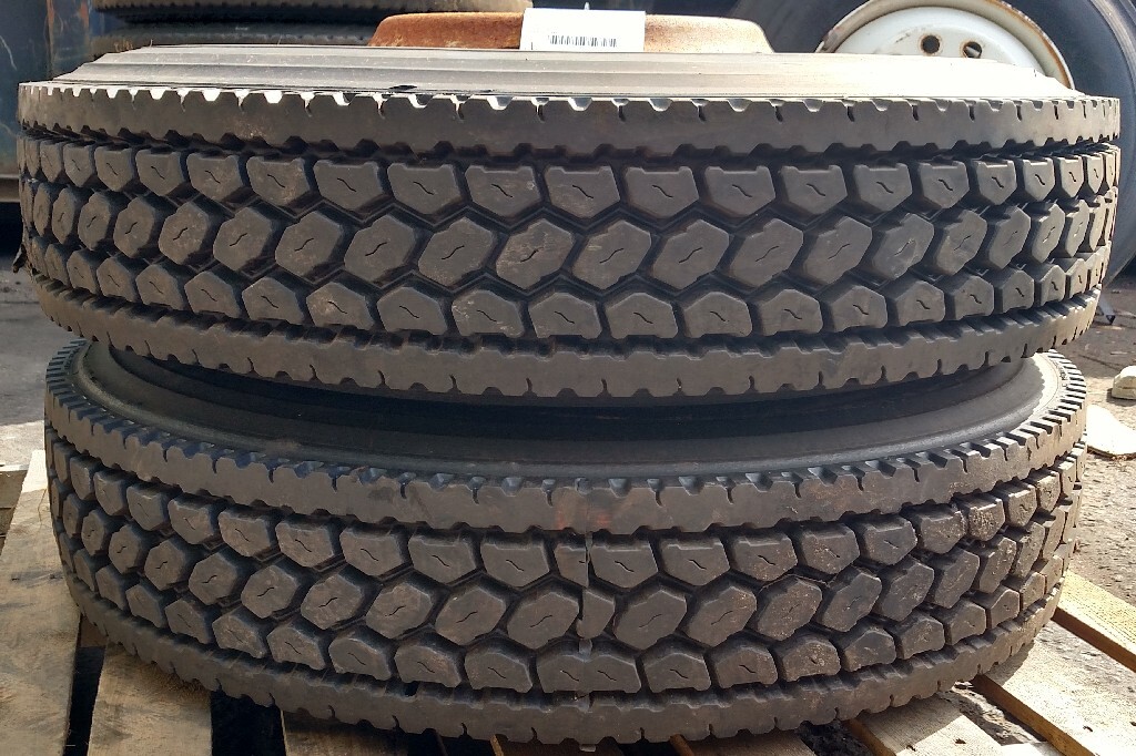 10R22 5 Tire And Rim In Enfield CT 9411 10r22-5-tire-and-rim-in-enfield-ct-9411