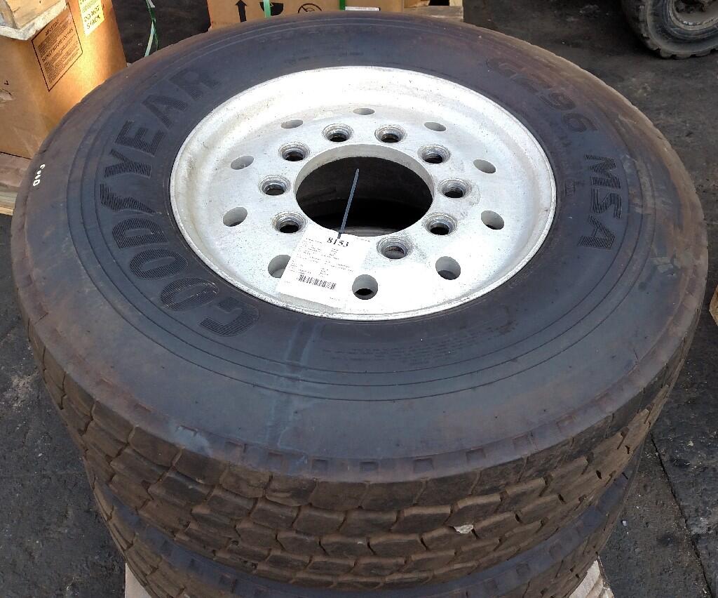 385/65/R22.5 Tire and Rim in Enfield, CT 8153
