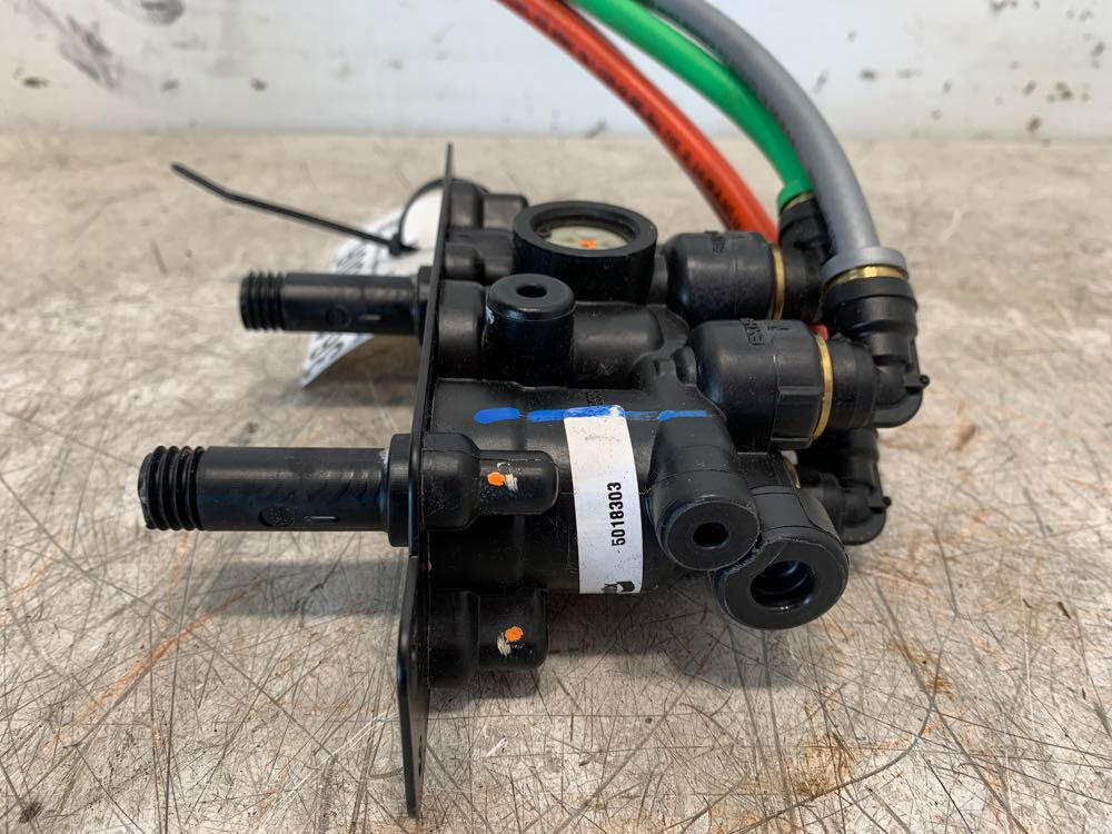 BENDIX Brake Air Valve OEM 5018303 in Dorr, MI 36110506