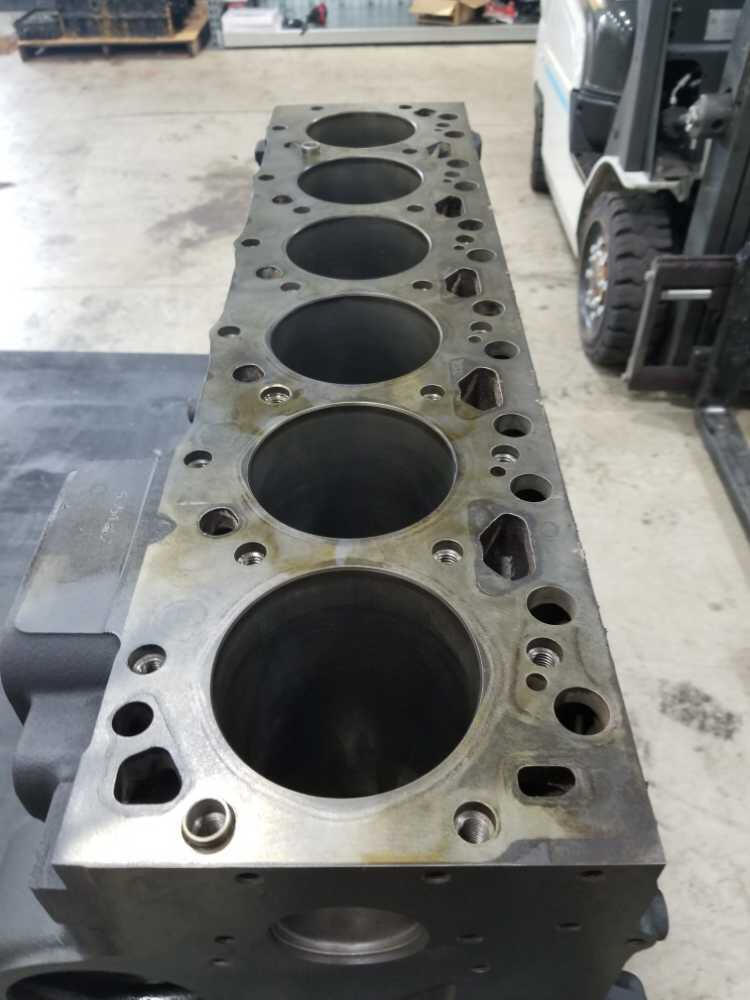 CUMMINS ISB 5.9L Cylinder Block OEM# 3979008 in Dorr, MI #501-11289