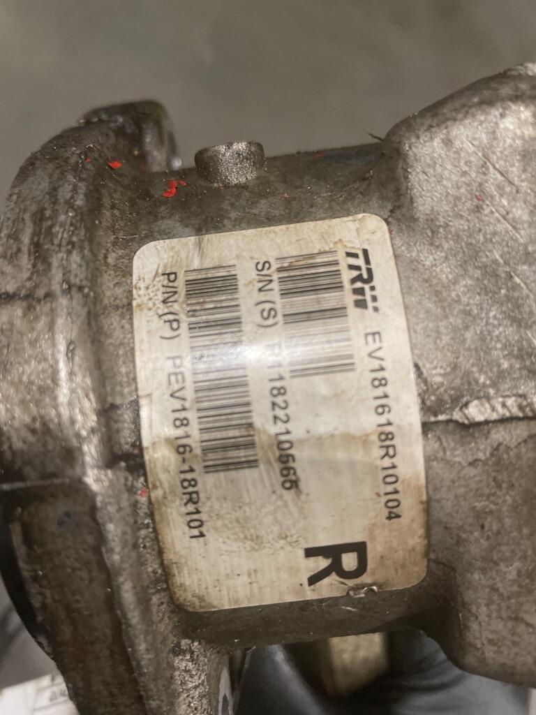 CUMMINS ISX15 Power Steering Pump OEM PEV1816118R101 in Abbotsford
