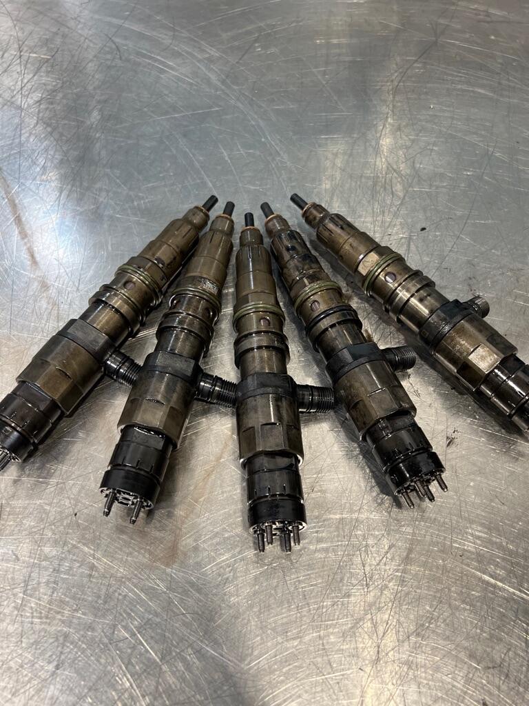 DETROIT DD15 Fuel Injector OEM A4720701187 in Abbotsford, BRITISH
