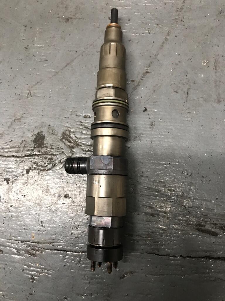 DETROIT DD15 Fuel Injector OEM A4720700887 in Abbotsford, BRITISH COLUMBIA 3817