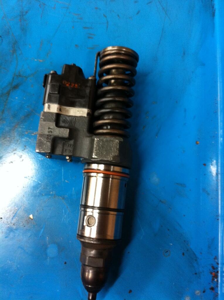 DETROIT Series 60 12.7 DDEC III Fuel Injector OEM 5237821 in