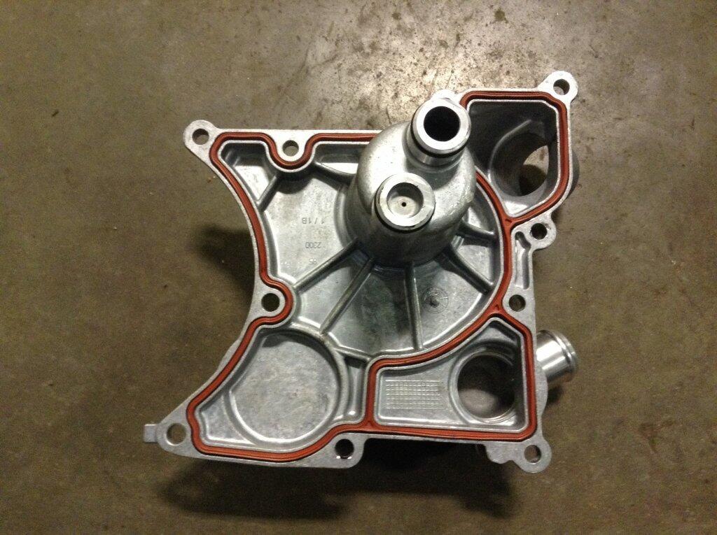 Detroit DD15 Engine Oil Cooler OEM A4711801110 in Spencer, IA 24397980