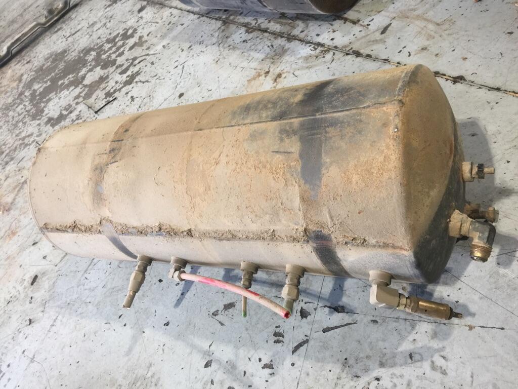 Ford L9000 Air Tank In Defuniak Springs Fl 9993