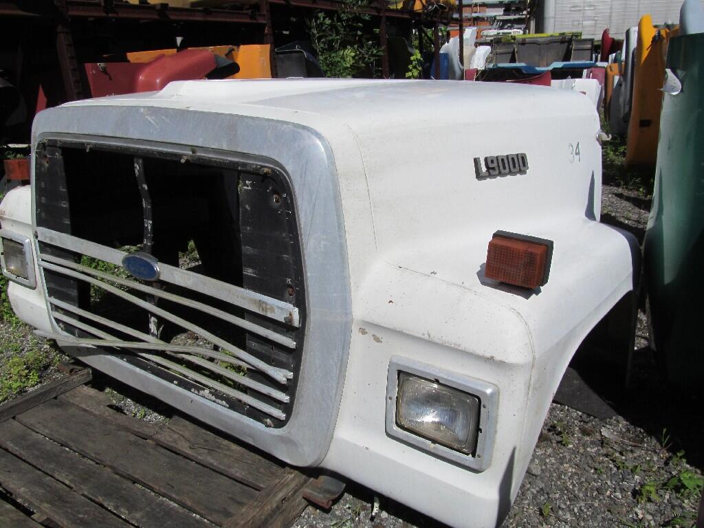 FORD LNT9000 Hood in Thorndale, PA 57156