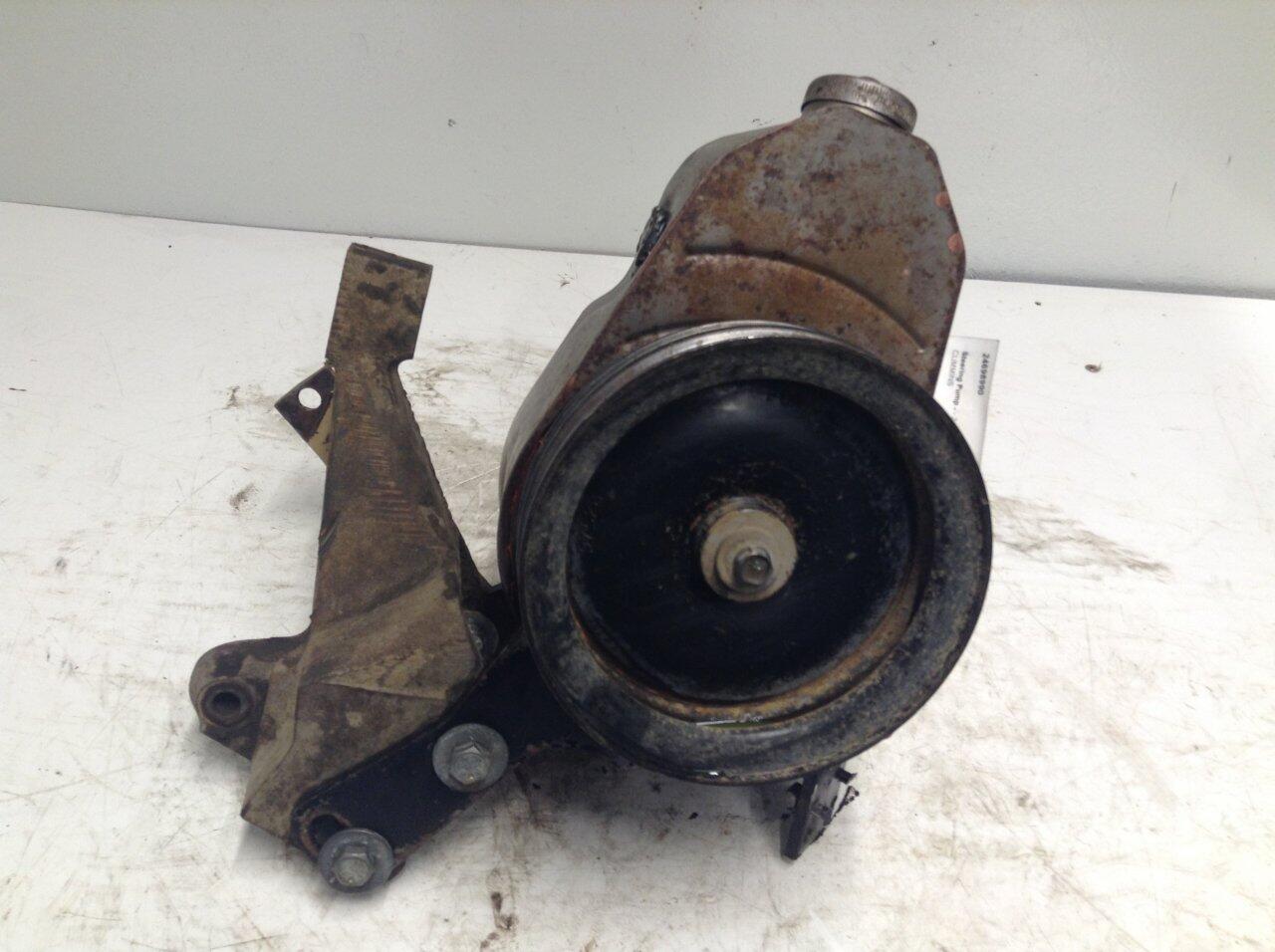 FORD LT9000 Steering Pump in Spencer, IA 24698990