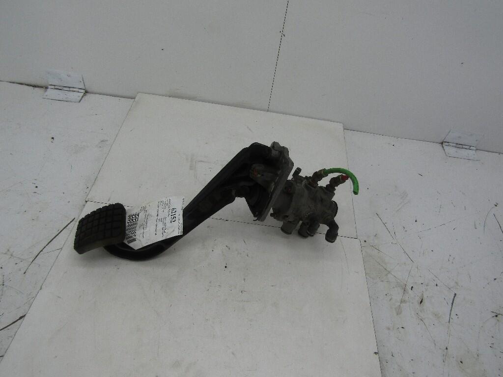 FREIGHTLINER CASCADIA Brake / Clutch Pedal Box OEM 1220222000 in