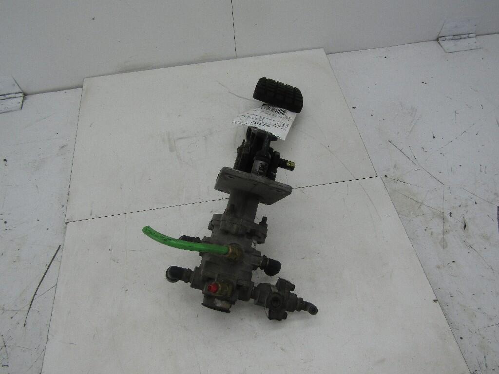FREIGHTLINER CASCADIA Brake / Clutch Pedal Box OEM 1220222000 in