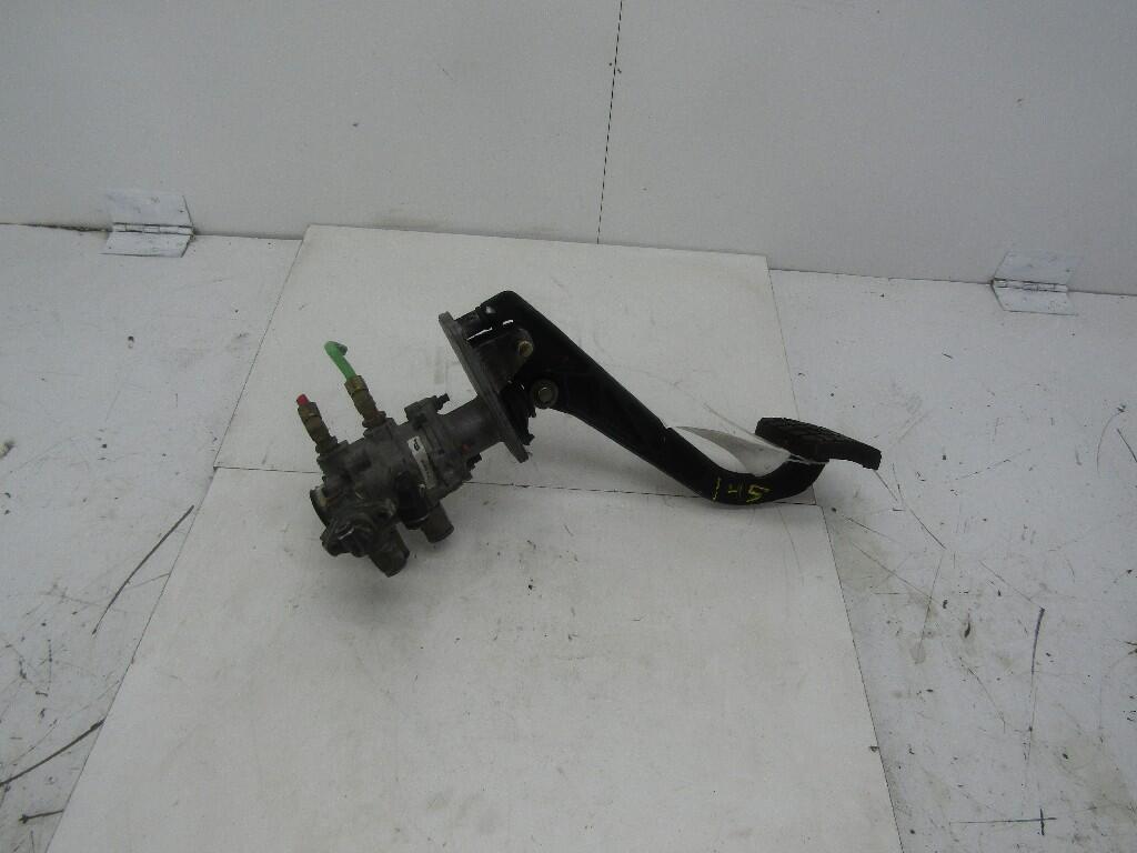 FREIGHTLINER CASCADIA Brake / Clutch Pedal Box OEM 1220222000 in
