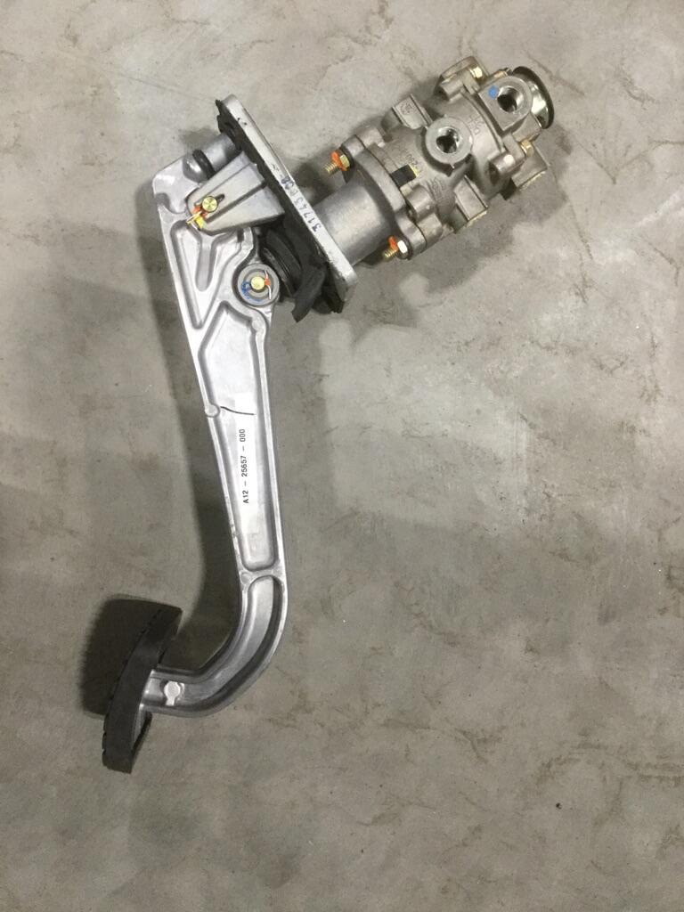 FREIGHTLINER CASCADIA Brake Parts, Misc. Front OEM A1225657000 in UMATILLA, OR A1225657000