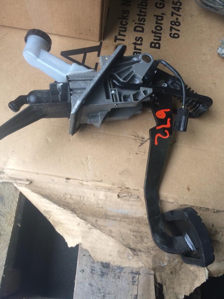 FREIGHTLINER CASCADIA Brake/Clutch Pedal Box OEM 9650057152 in