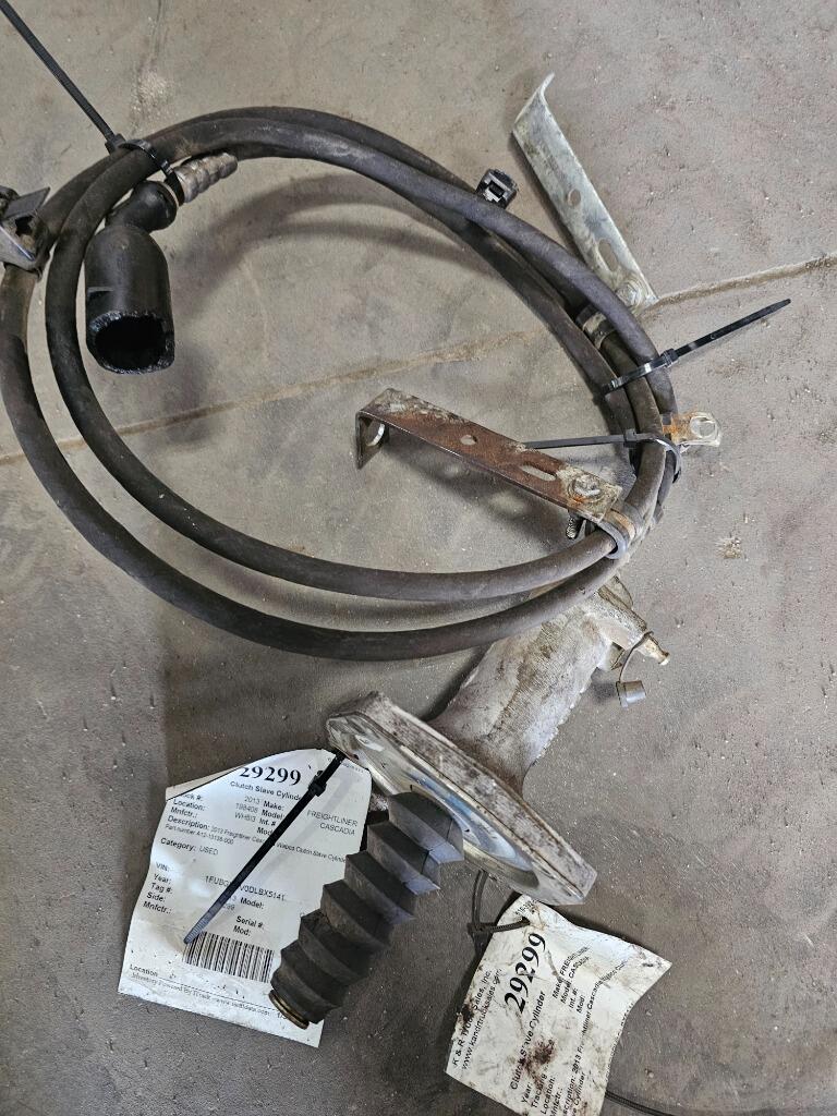 FREIGHTLINER CASCADIA Clutch Slave Cylinder OEM A1213138000 in