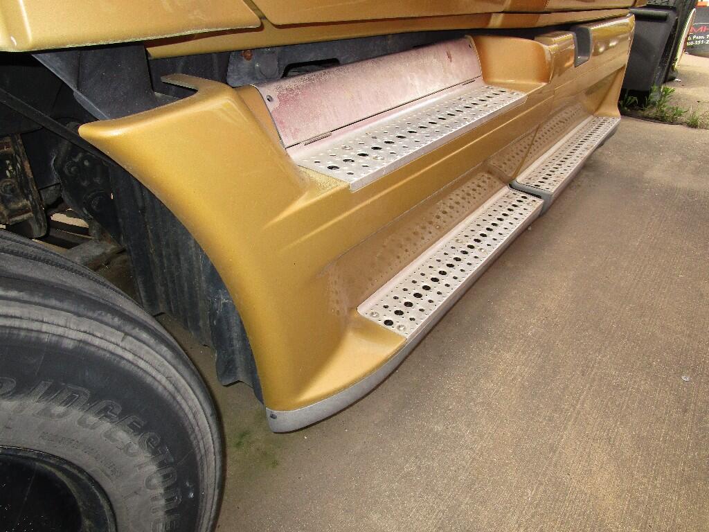 FREIGHTLINER CASCADIA Side Fairing OEM SIDE FAIRING/LEFTFRONT in CRANDALL, TX 78093
