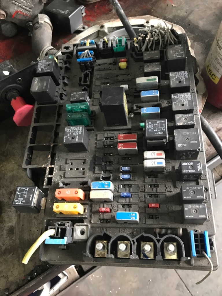 FREIGHTLINER COLUMBIA 120 Fuse Box in LINCOLNTON, NC #24130