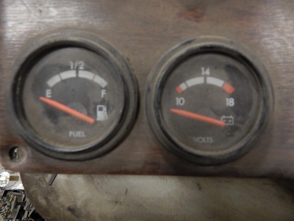 FREIGHTLINER COLUMBIA Gauges (all) in Holland, MI 36913
