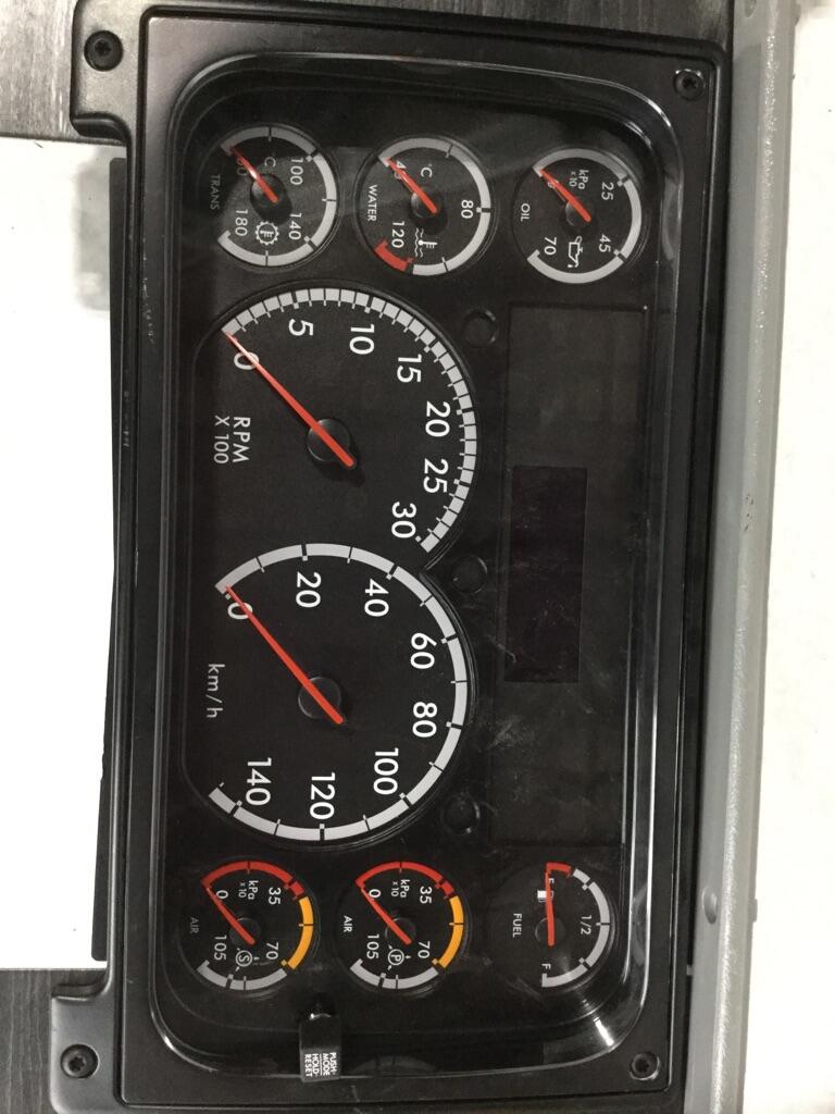 FREIGHTLINER COLUMBIA Instrument Cluster OEM A2273045001 in UMATILLA