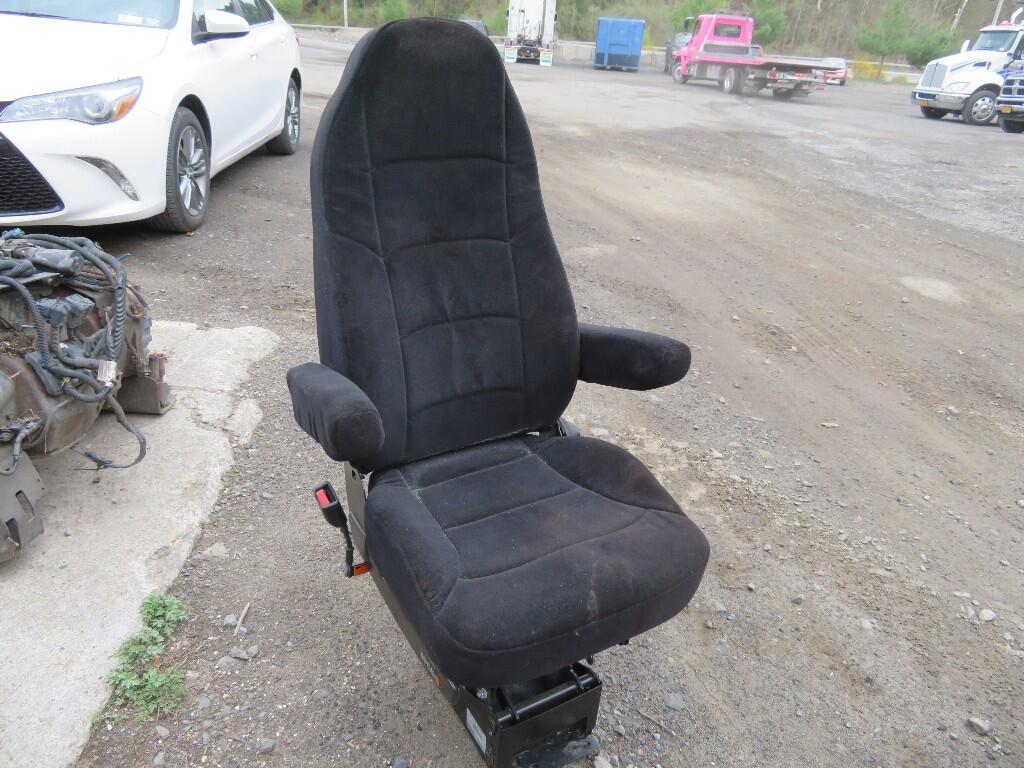 FREIGHTLINER COLUMBIA Seat, Front in Wurtsboro, NY 3729
