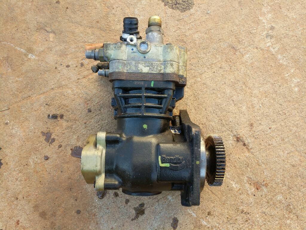 FREIGHTLINER Cascadia 125 Air Compressor OEM A0011304915 in