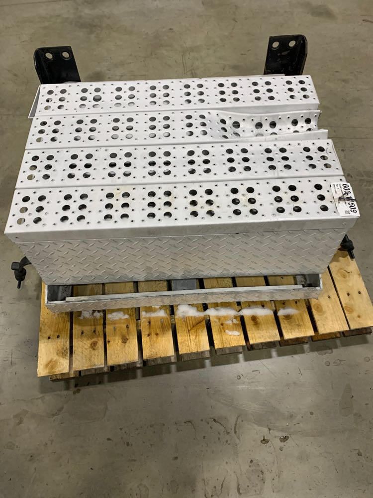 FREIGHTLINER Classic Battery Box in Dorr, MI 60011509